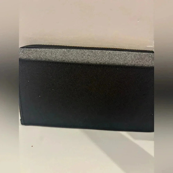 Kate Spade NWT Lucy Glitter Medium L-Zip Wristlet Color Black - Picture 4 of 4